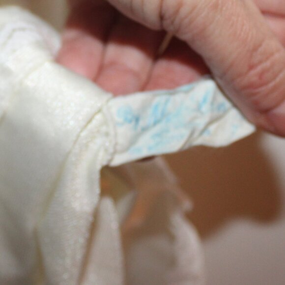 Vintage white nylon camisole Size Medium - Picture 3 of 3